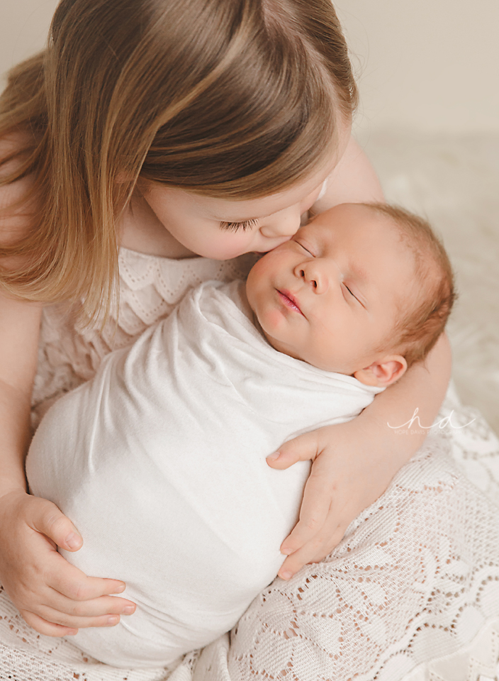 baby and sibling photo mississippi hope davis photography 3