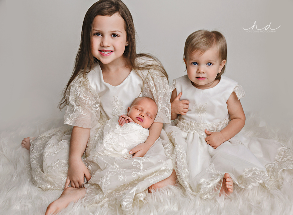 newborn and siblings all girls mississippi photographer