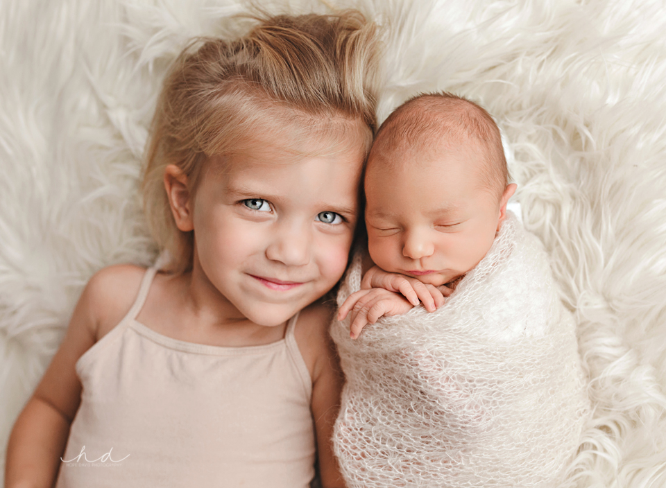 sibling and newborn photography pose