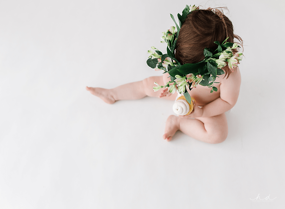 cake smash with followers and cupcake