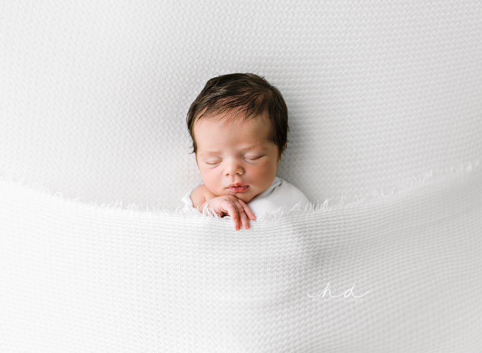 minimalist newborn photography all tucked in