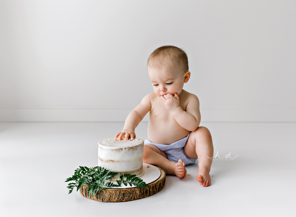 white cake smash with greenery