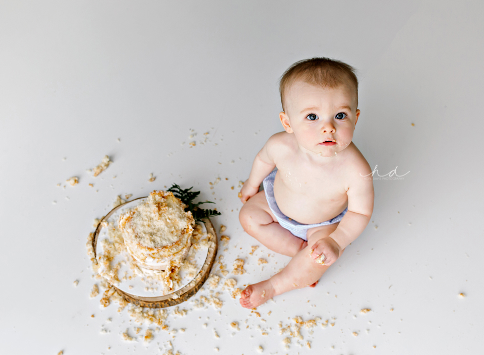 white minimalist cake smash