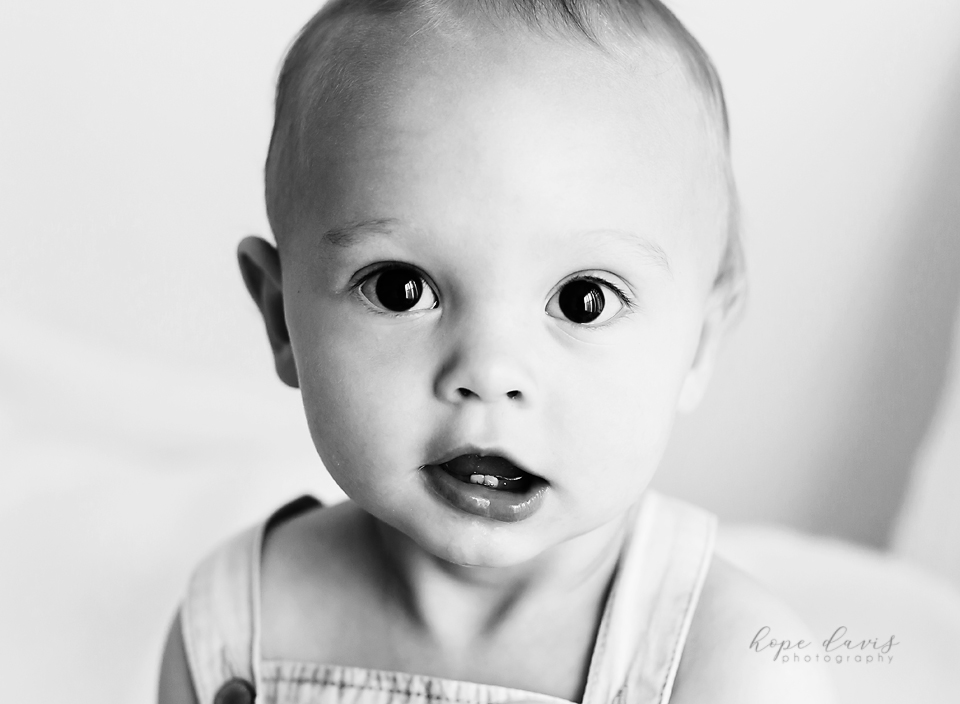 This image has an empty alt attribute; its file name is black-and-white-closeup-of-child-hope-davi-sphotography-decatur-mississippi-1.jpg