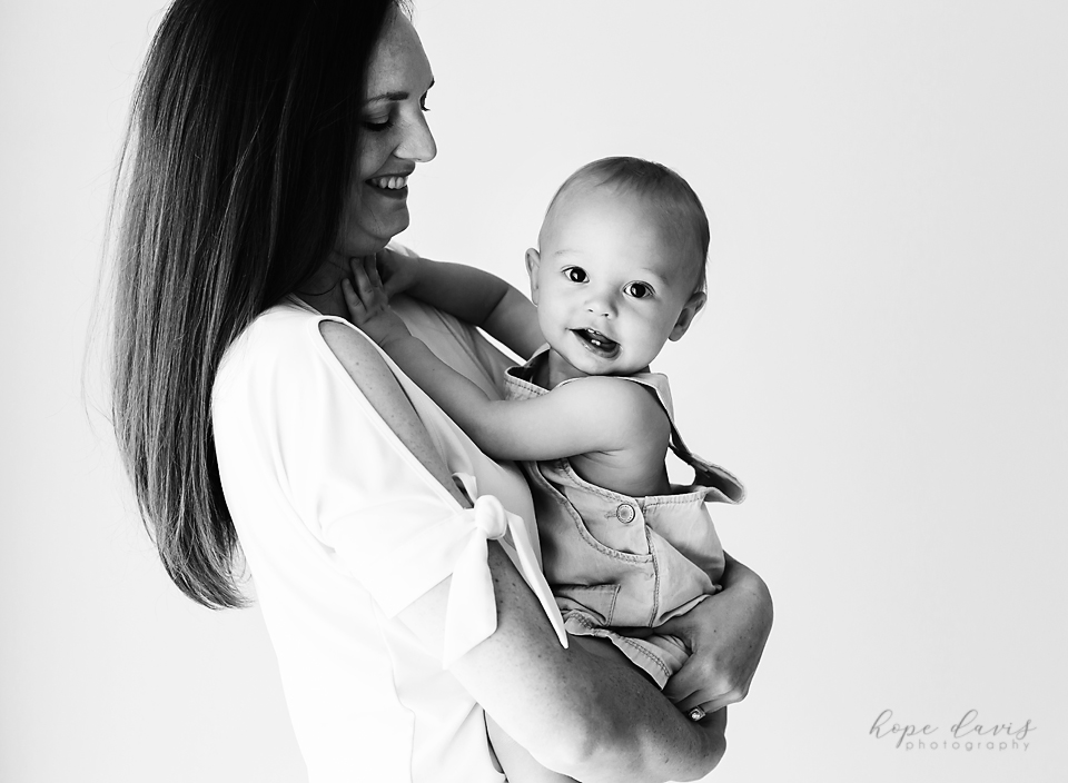 This image has an empty alt attribute; its file name is modern-baby-photographer-brandon-ms-1.jpg