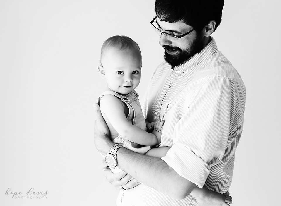 This image has an empty alt attribute; its file name is modern-baby-photographer-meridian-ms-1.jpg