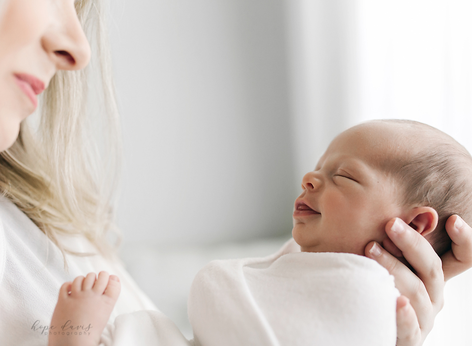 hope davis photography meridian ms baby photos mother holding baby smiling