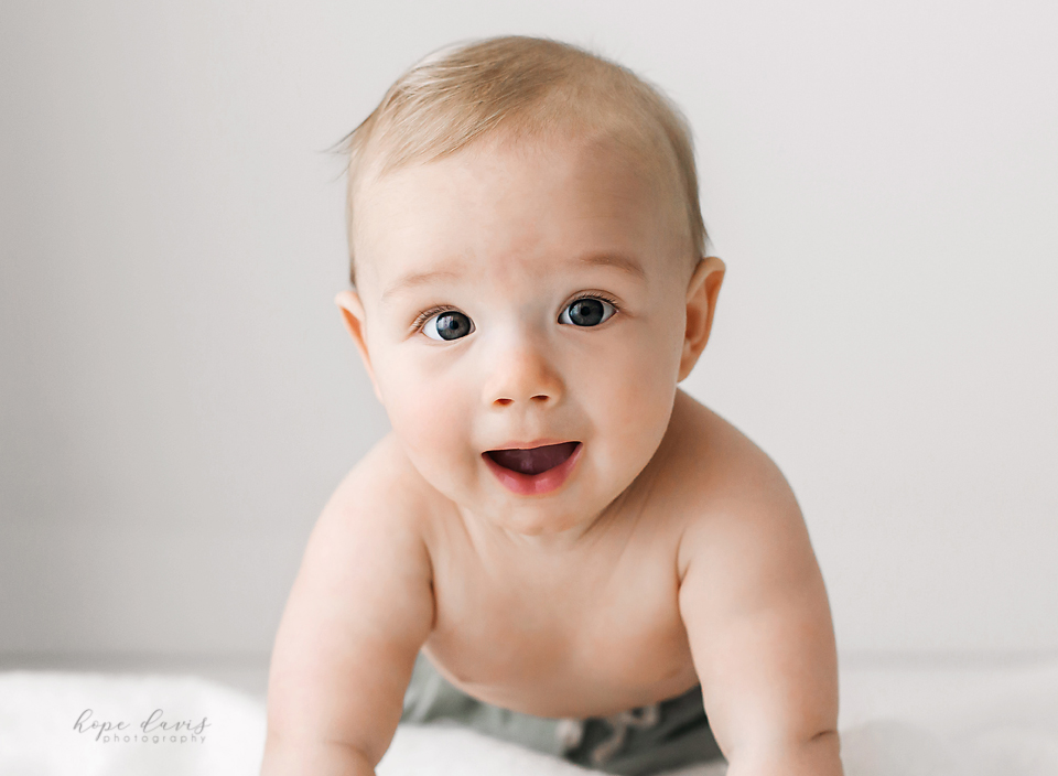 meridian mississippi professional baby photographers hope davis close up picture of 6 month old baby boy