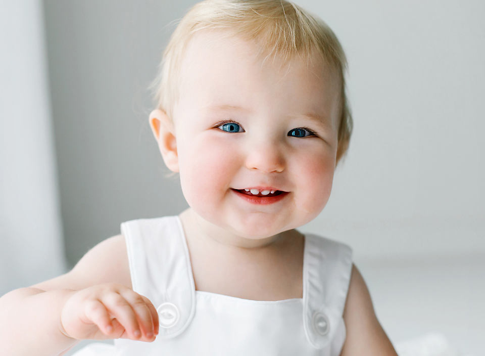 jackson ms baby photography baby boy with blue eyes