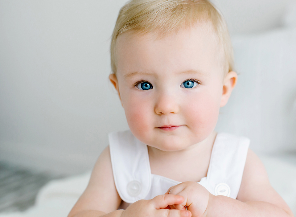 meridian ms baby boy with blue eyes photo session