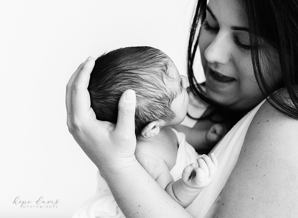 jackson mississippi newborn baby portraits hope davis photography mama and baby